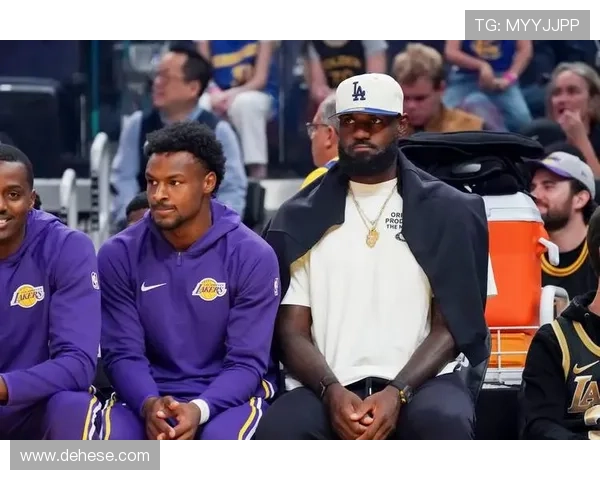 詹姆斯感慨布朗尼在伤病潮中抓住机会的成长与进步